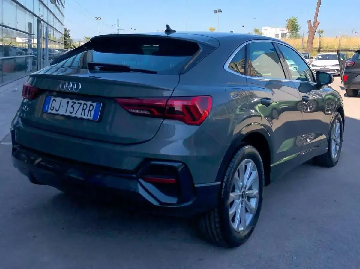 Usata Audi Q3 Sportback Business Plus 150 CV (110 kW) 2022 Chronogrey metallic SUV
