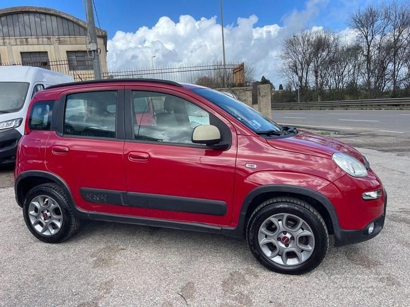 Rosso Usata 2014 Fiat Panda 4x4 S Due volumi | 8800 € (Ottimo prezzo) - Immagine 1/4