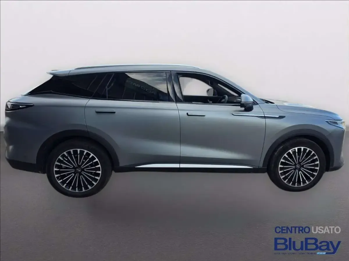 Usata Omoda 9 537 CV (394 kW) 2025 Argento SUV