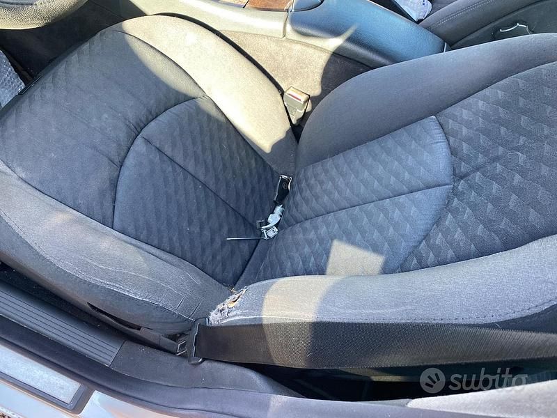 Usata Mercedes E220 150 CV (110 kW) 2003 Berlina