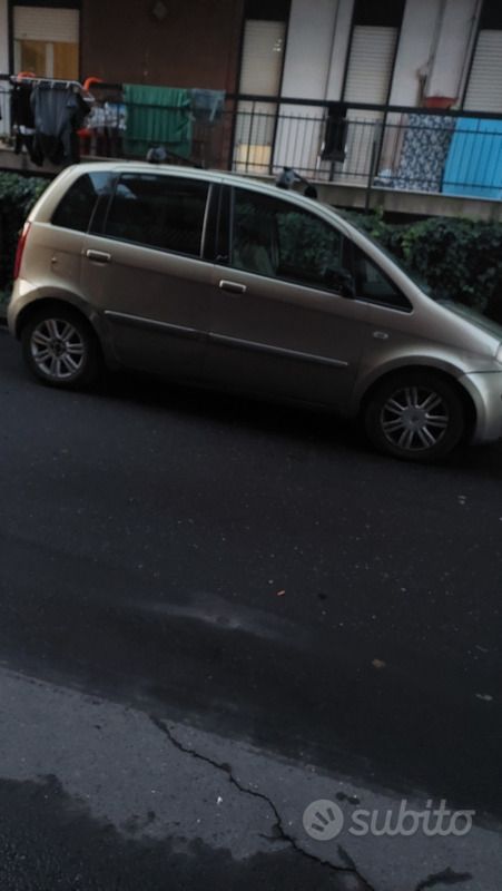 Usata 2006 Lancia Musa Monovolume | 1200 € (Buon prezzo) - Immagine 1/4