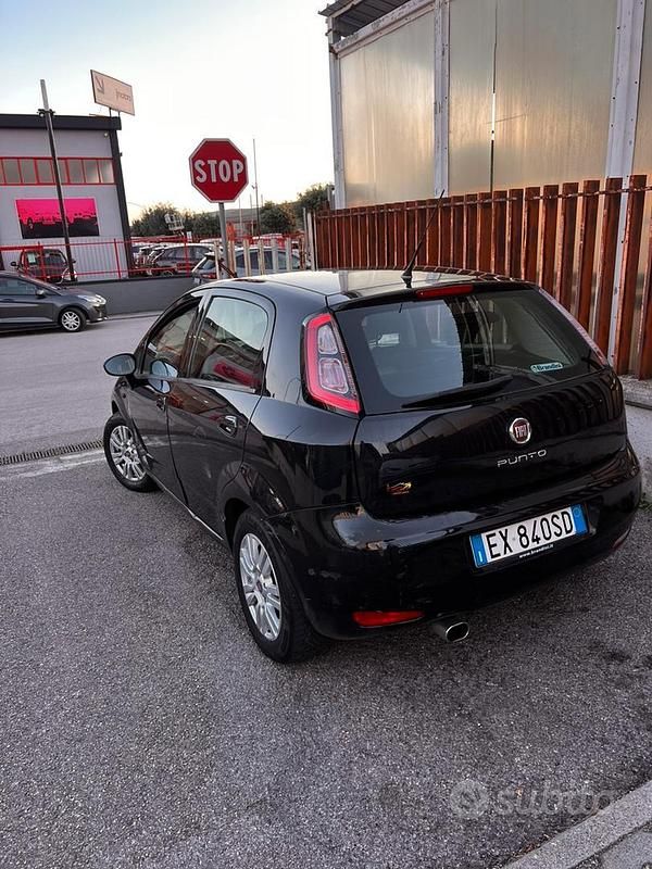 Usata Fiat Punto 77 CV (56 kW) 2015 Berlina
