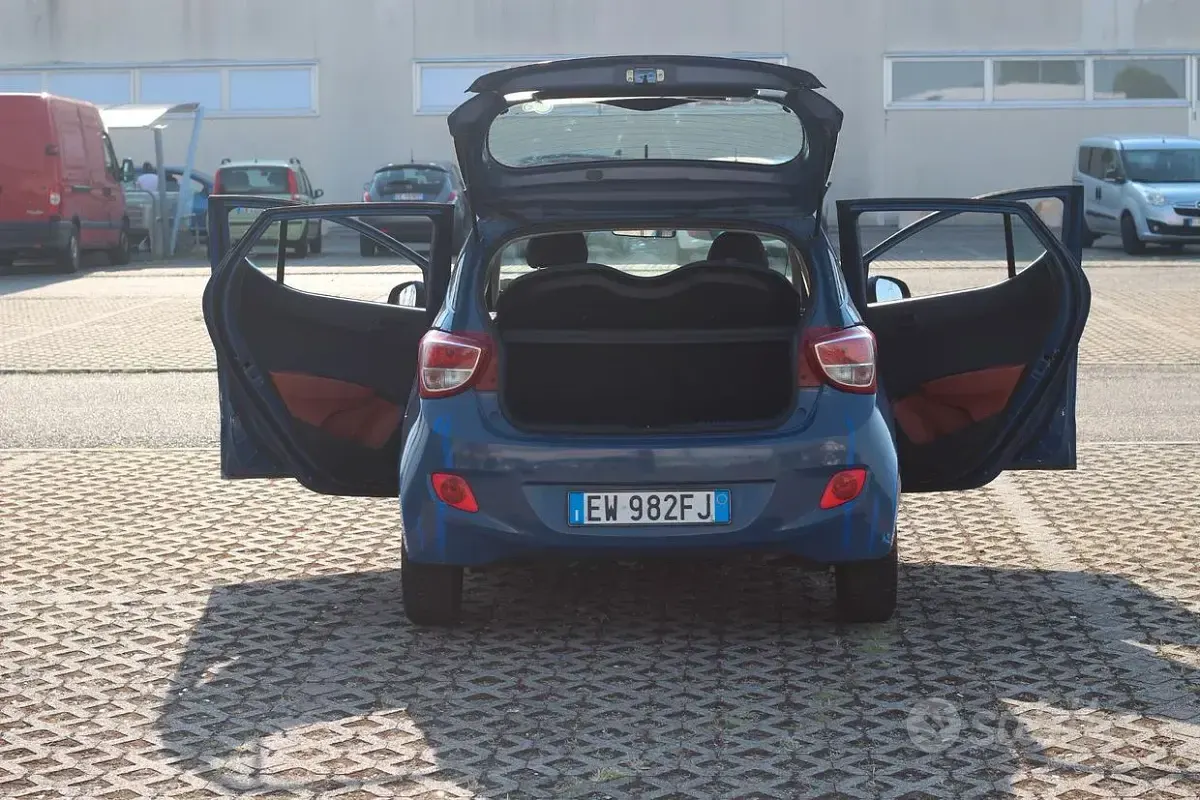 Usata Hyundai i10 Style 67 CV (49 kW) 2014 Bluazzurro Utilitaria