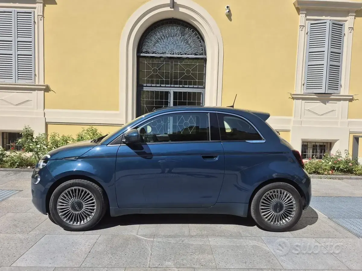 Usata Fiat 500e 42 kW (58 CV) 2021 Blu/azzurro Utilitaria