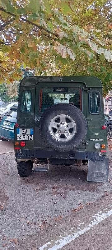 Usata Land Rover Defender 122 CV (89 kW) 2007 Verde SUV