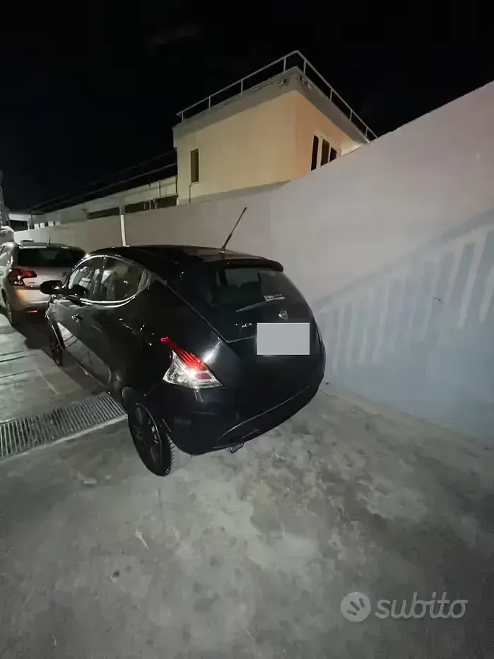 Usata Lancia Ypsilon 60 CV (44 kW) 2017 Nero Utilitaria