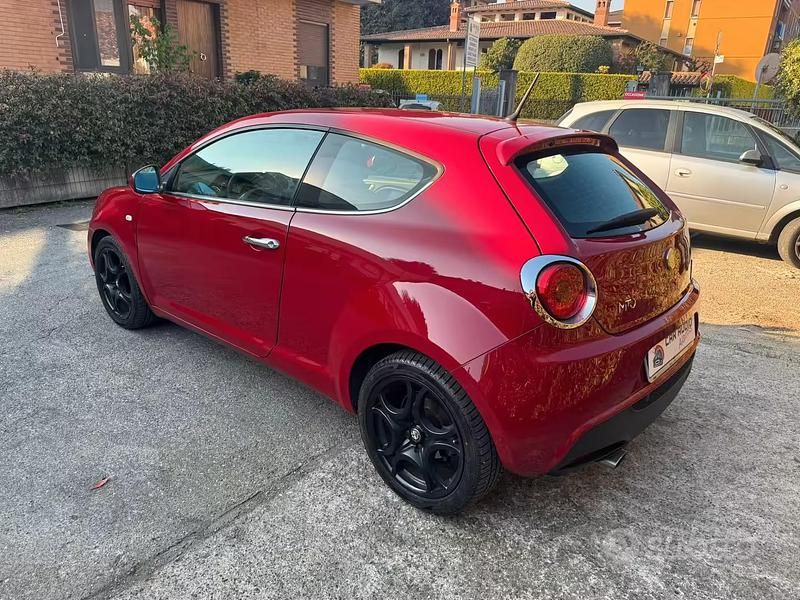 Second-hand Alfa Romeo MiTo Distinctive 105 CP (77 kW) 2010 Roșu Hatchback
