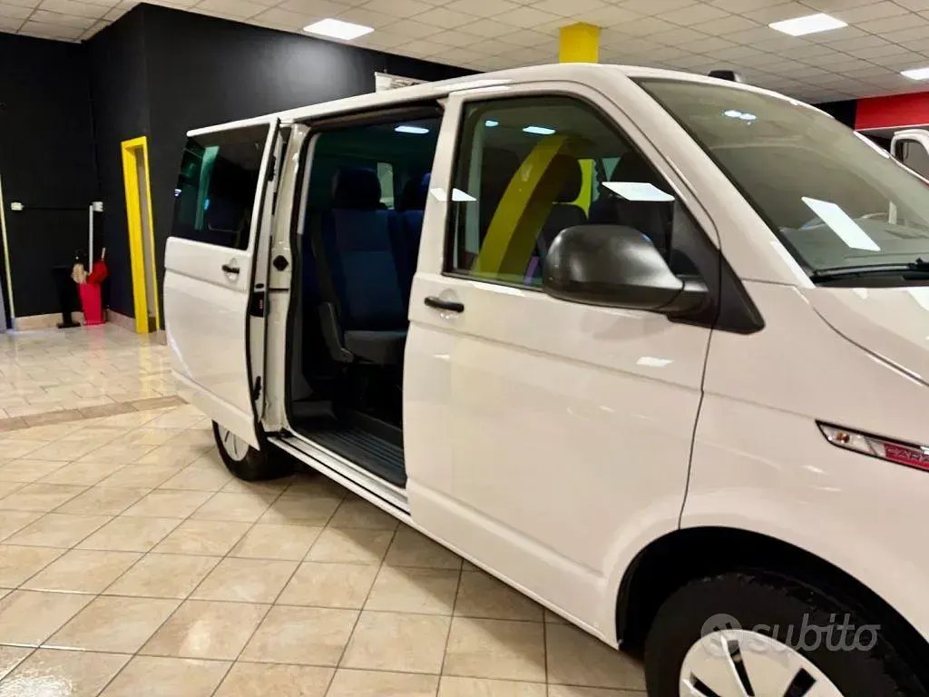 Usata VW Caravelle 110 CV (80 kW) 2023 Bianco Furgone