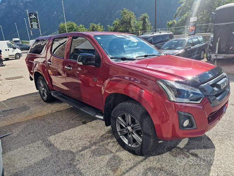 Usata Isuzu D-Max 163 CV (119 kW) 2019 Bordeaux(met.) Pick-up