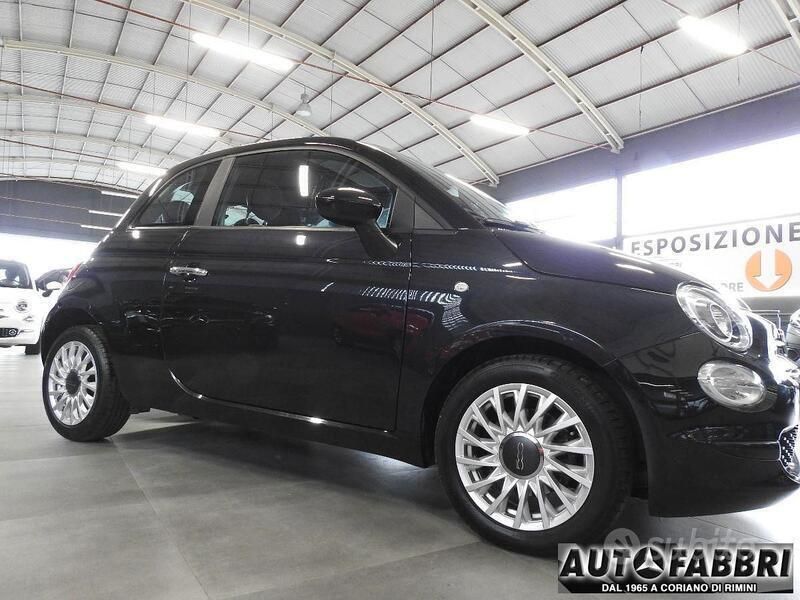 Nero(met.) Usata 2021 Fiat 500 Lounge Due volumi | 14.400 € (Molto cara) - Immagine 1/4