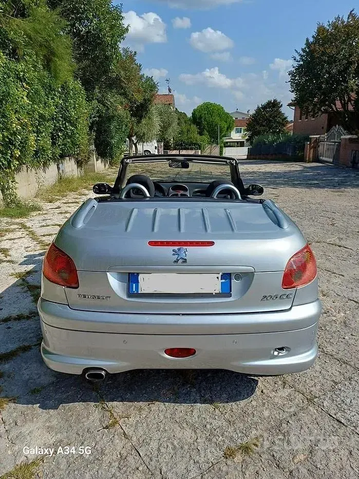 Usata Peugeot 206 CC 109 CV (80 kW) 2006 Grigio Cabrio