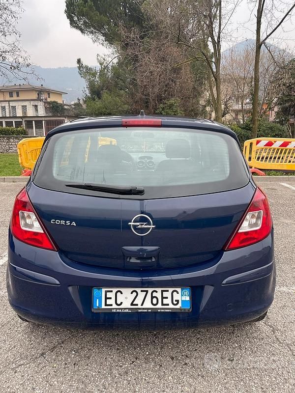 Usata Opel Corsa 85 CV (62 kW) 2010 Blu Utilitaria