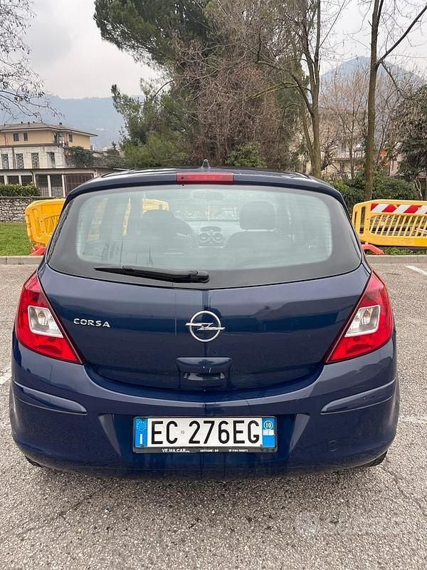 Usata Opel Corsa 2010 Blu Utilitaria