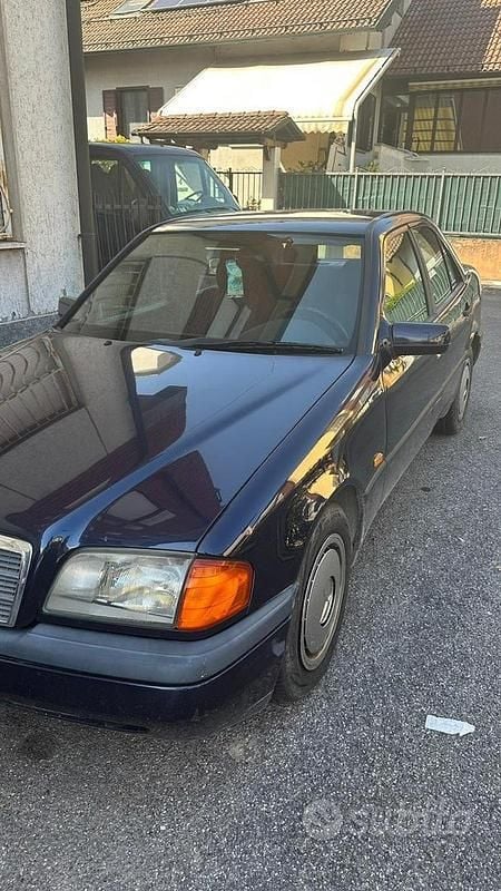 Usata Mercedes C250 1995 Blu Berlina