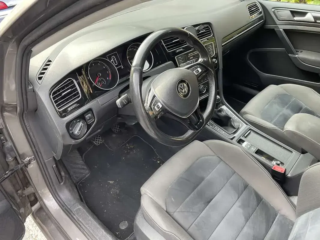 Usata VW Golf VII Highline 110 CV (80 kW) 2016 Berlina