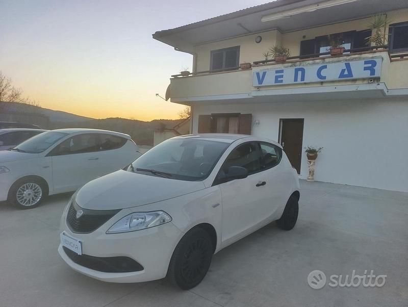 Usata Lancia Ypsilon Silver 95 CV (69 kW) 2018 Marrone Utilitaria
