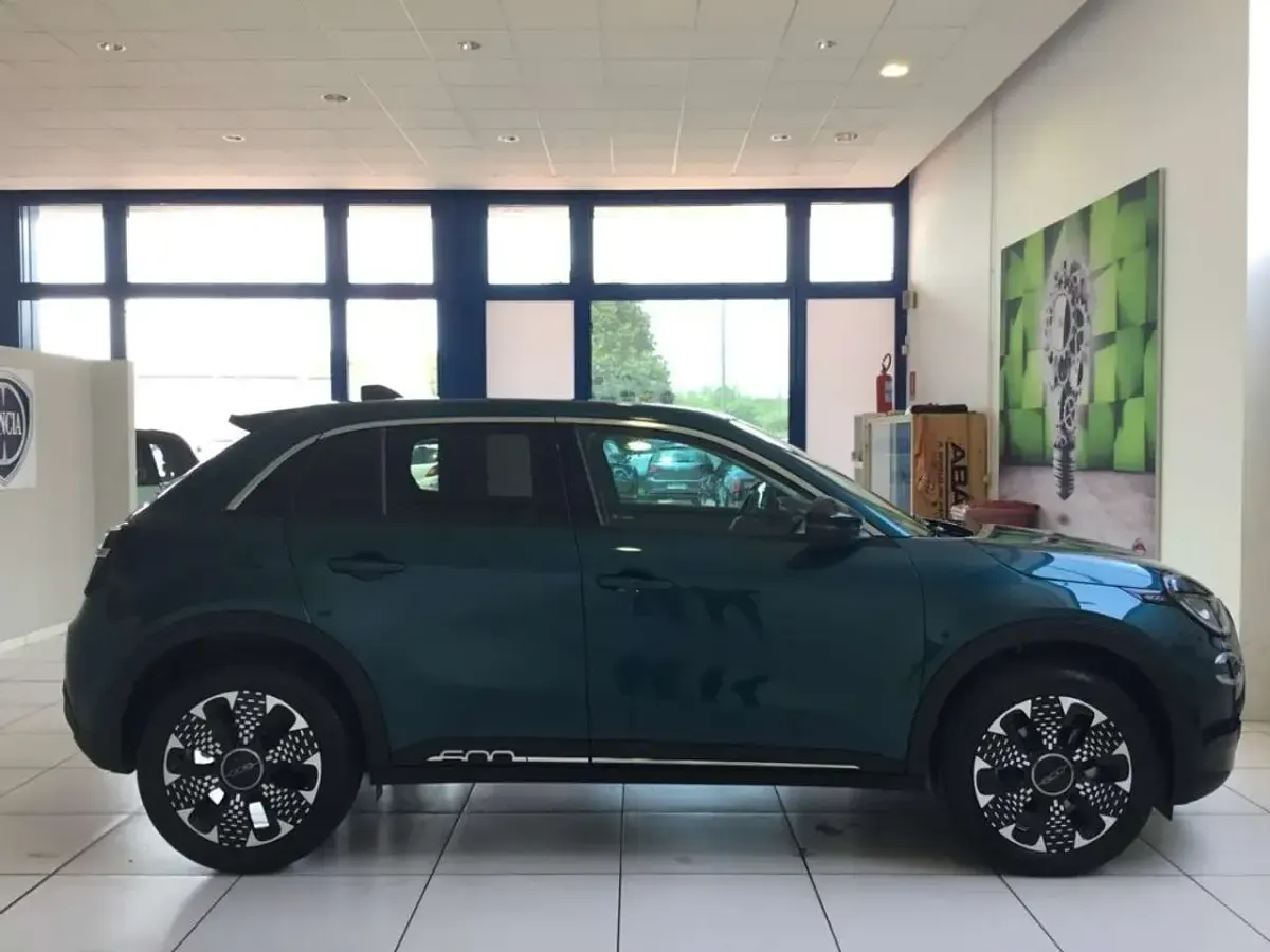 Usata Fiat 600E La Prima 114 kW (156 CV) 2025 Verde SUV