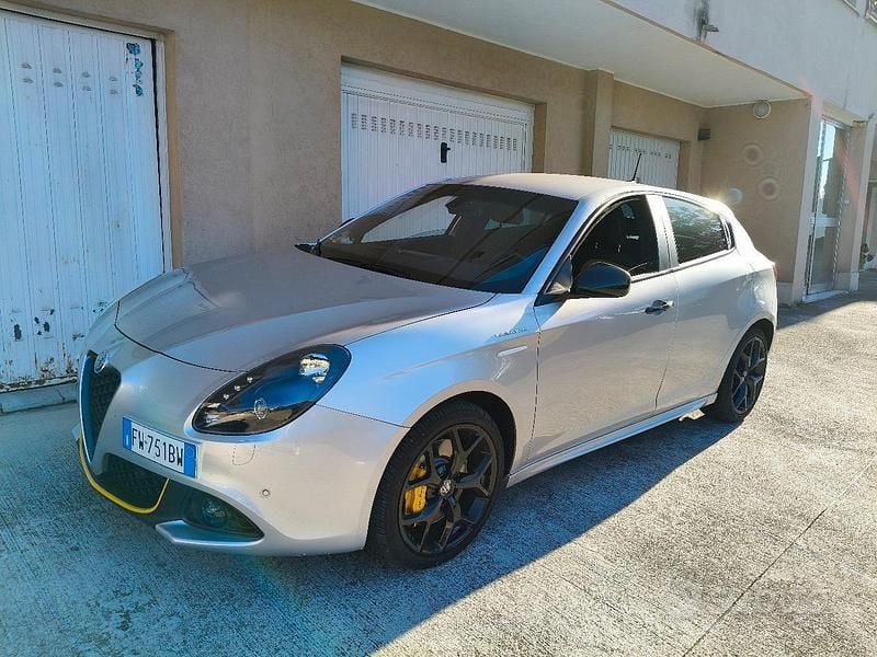 Grigio Usata 2019 Alfa Romeo Giulietta Veloce Tre volumi | 15.800 € (Super prezzo) - Immagine 1/4