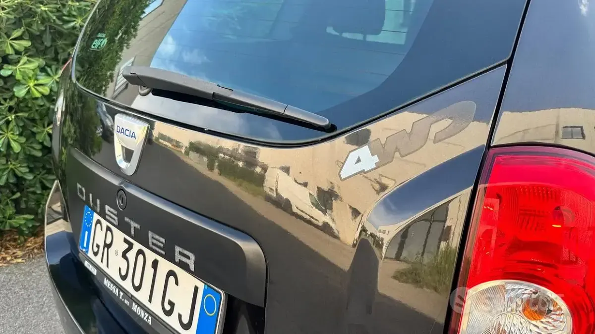 Usata Dacia Duster Lauréate 110 CV (80 kW) 2011 Nero SUV