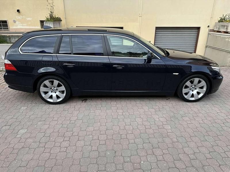 Usata BMW 525 197 CV (144 kW) 2007 Blu/azzurro Station wagon