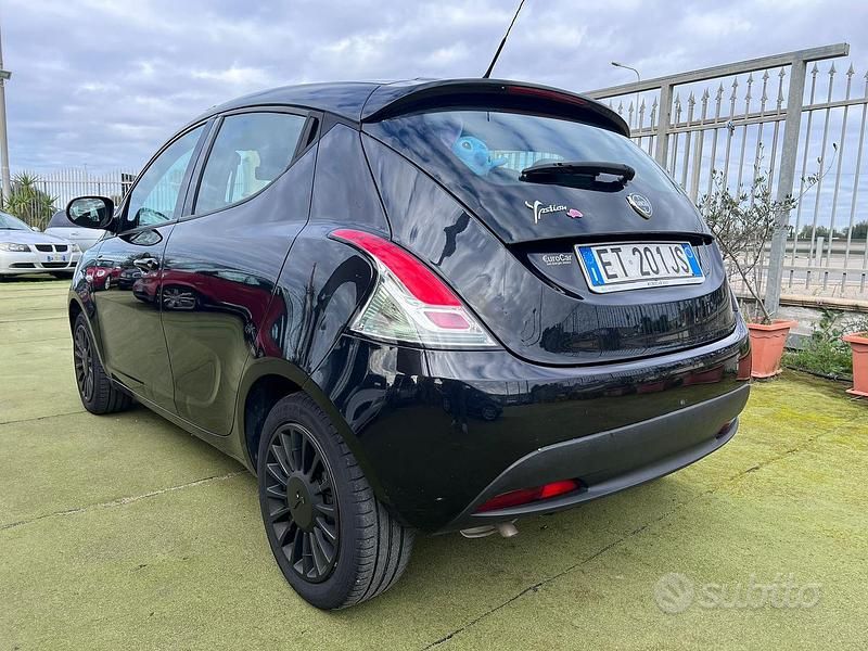 Usata Lancia Ypsilon 69 CV (50 kW) 2013 Nero Utilitaria