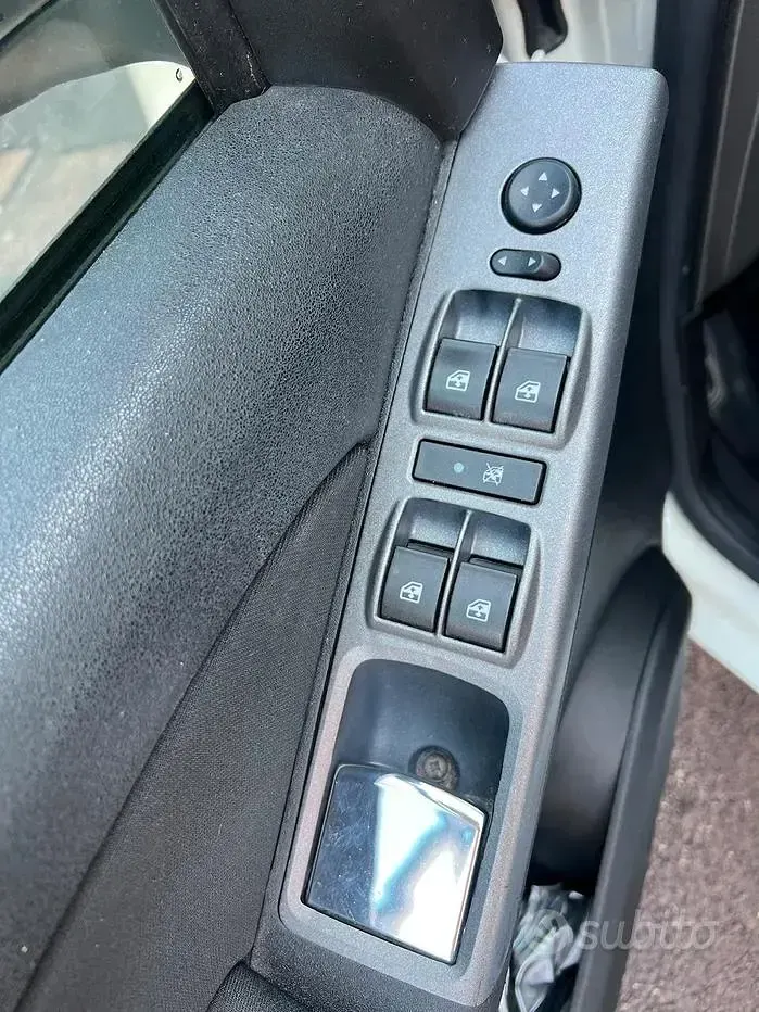 Usata Lancia Musa 77 CV (56 kW) 2012 Bianco Monovolume