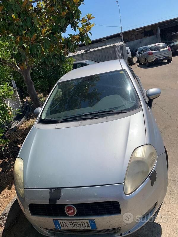 Grigio Usata 2010 Fiat Grande Punto Due volumi | 500 € (Super prezzo) - Immagine 1/4