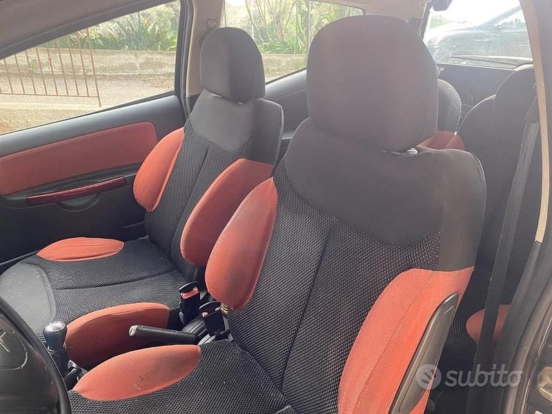 Usata Citroën C2 VTR Sport 70 CV (51 kW) 2006 Nero Utilitaria