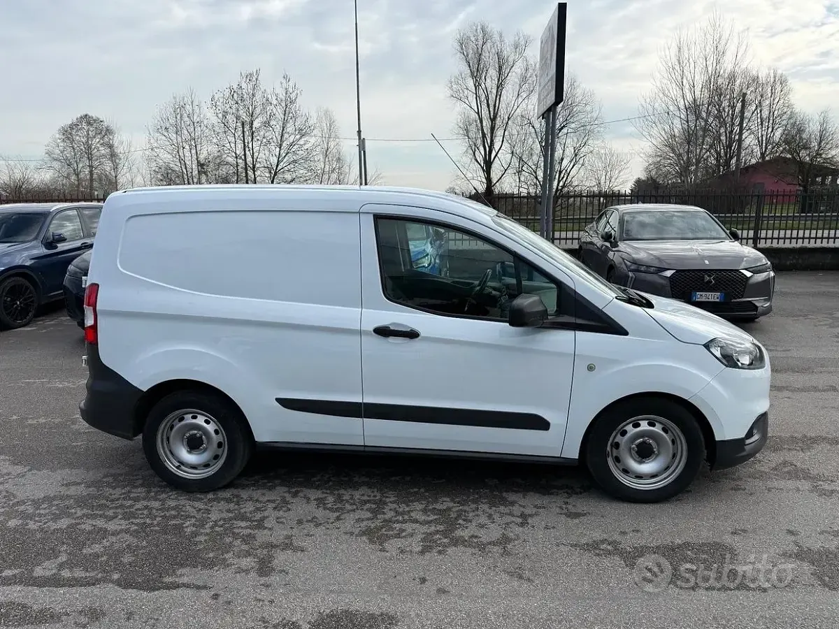 Usata Ford Transit Courier Trend 75 CV (55 kW) 2021 Bianco Furgone