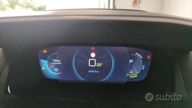 Usata Peugeot e-2008 Allure 100 kW (136 CV) 2021 Nero SUV