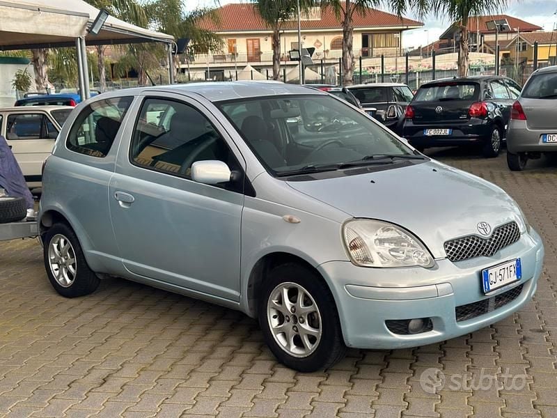 Usata Toyota Yaris Sol 75 CV (55 kW) 2005 Blu Berlina