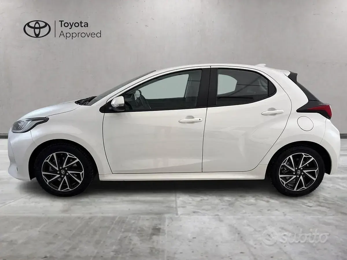 Usata Toyota Yaris Hybrid Trend 92 CV (67 kW) 2022 Bianco Berlina