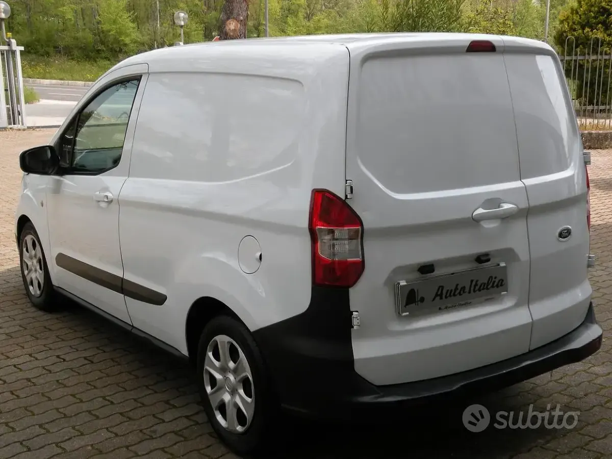 Usata Ford Courier 75 CV (55 kW) 2018 Bianco Monovolume