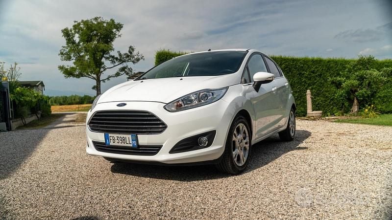 Usata Ford Fiesta 2015 Bianco Utilitaria