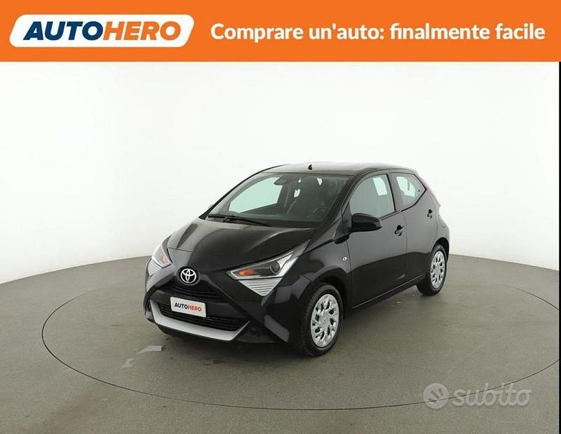 Usata Toyota Aygo Connect Style 72 CV (52 kW) 2021 Nero Utilitaria