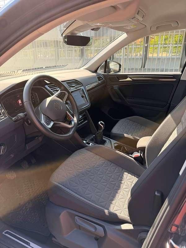 Usata VW Tiguan Life 131 CV (96 kW) 2023 Grigio SUV