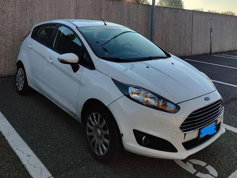 Usata Ford Fiesta 95 CV (69 kW) 2014 Bianco Berlina