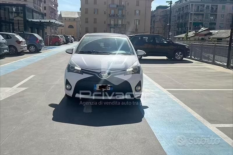 Usata Toyota Yaris Multidrive S 99 CV (72 kW) 2014 Bianco Utilitaria