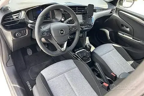 Usata Opel Corsa 75 CV (55 kW) 2024 Bianco Utilitaria