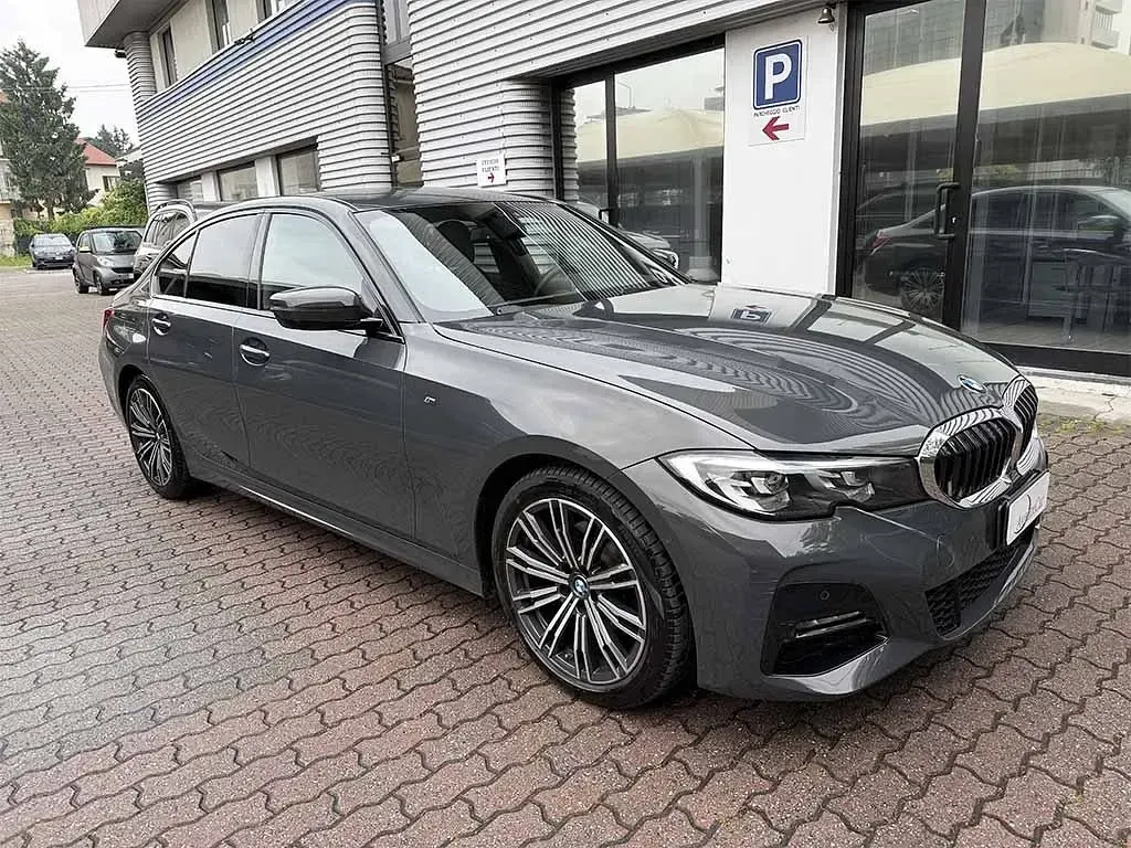 Usata BMW 320 M Sport 190 CV (139 kW) 2022 Grigio / metallizzato Berlina