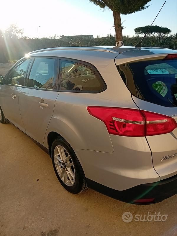 Usata Ford Focus 120 CV (88 kW) 2015 Grigio Station wagon