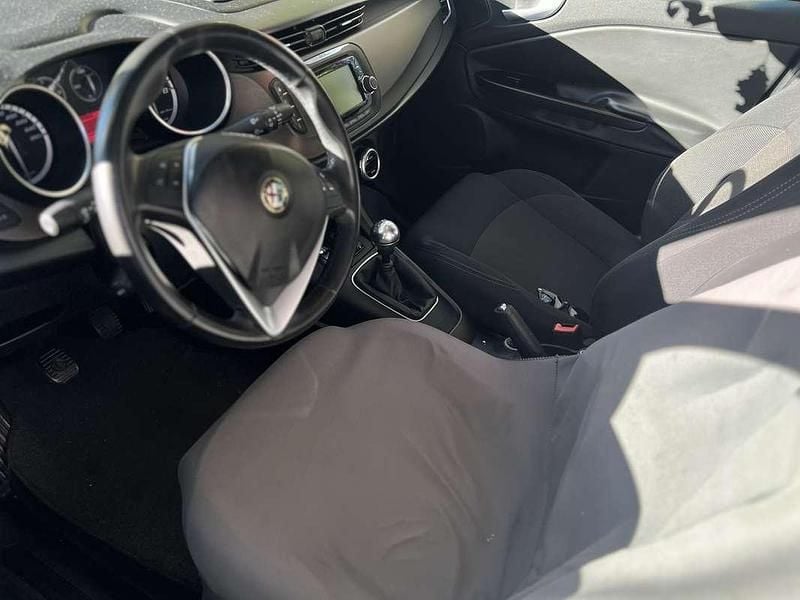 Usata 2016 Alfa Romeo Giulietta Distinctive Tre volumi | 10.000 € (Buon prezzo) - Immagine 1/4