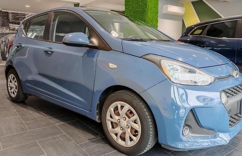 Usata Hyundai i10 Style 67 CV (49 kW) 2017 Blu Utilitaria