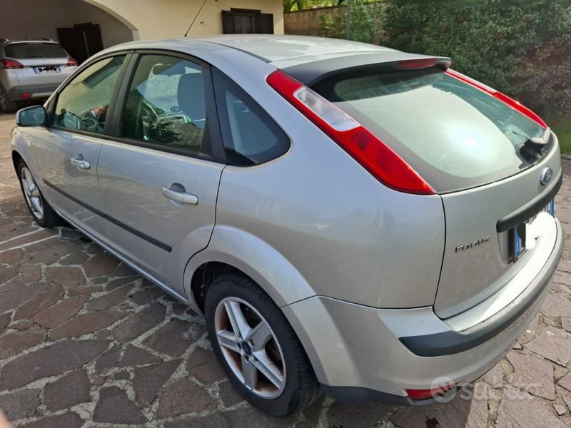 Usata Ford Focus 90 CV (66 kW) 2007 Grigio Berlina