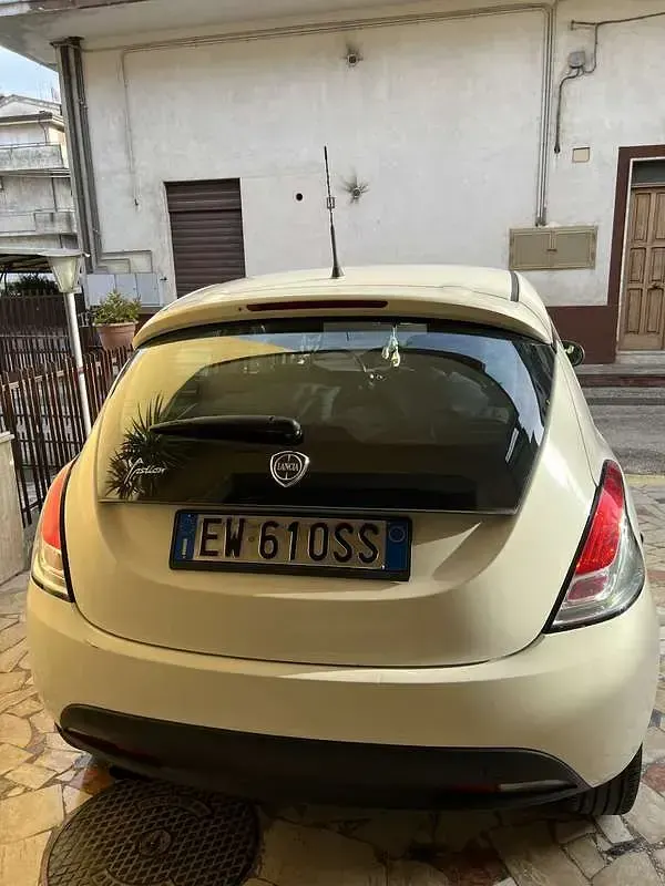 Usata Lancia Ypsilon Silver 69 CV (50 kW) 2014 Utilitaria