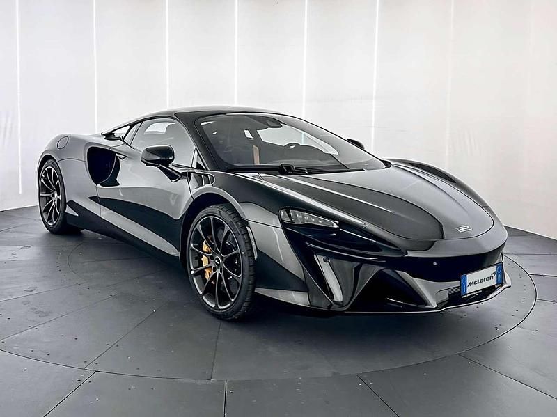 Nuova McLaren Artura 700 CV (514 kW) 2026 Nero Coupé