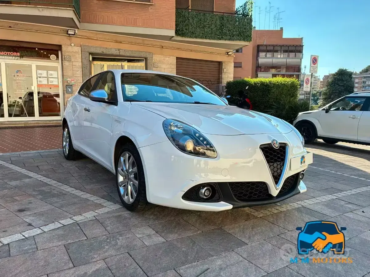 Usata Alfa Romeo Giulietta Super 120 CV (88 kW) 2018 Bianco alfa Utilitaria
