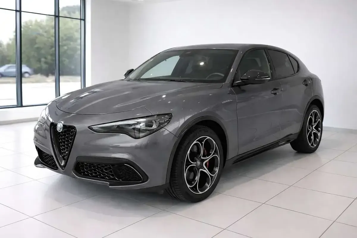 Usata Alfa Romeo Stelvio Veloce 209 CV (153 kW) 2024 Grigio vesuvio SUV
