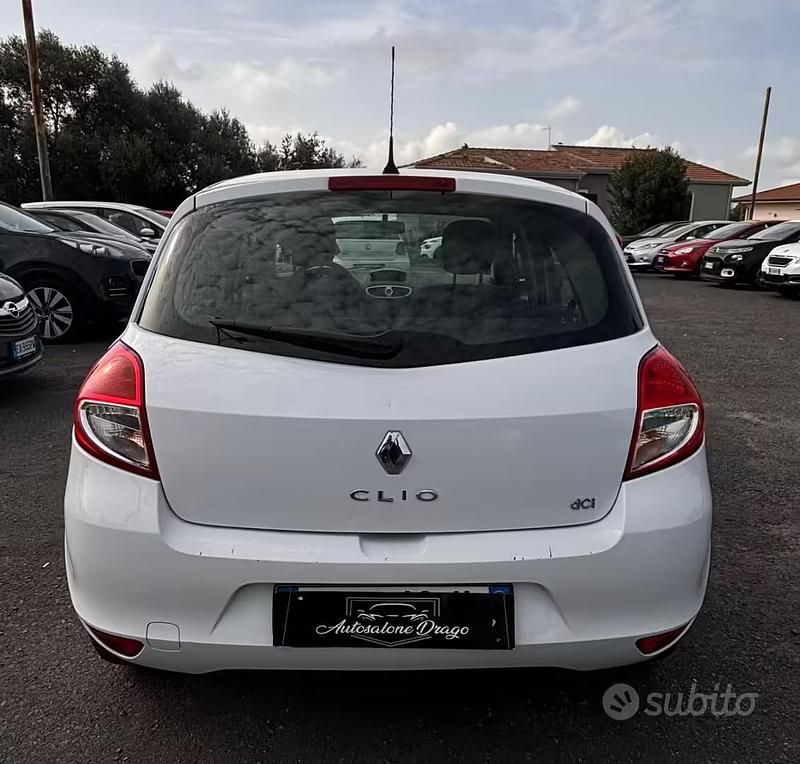 Usata Renault Clio II Dynamique 75 CV (55 kW) 2011 Bianco Berlina