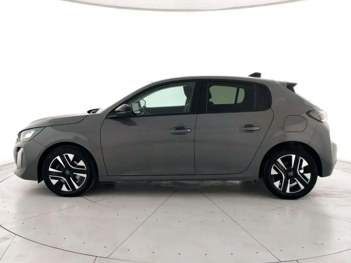 Usata Peugeot 208 Allure 101 CV (74 kW) 2025 Grigio selenium metallizzato Utilitaria